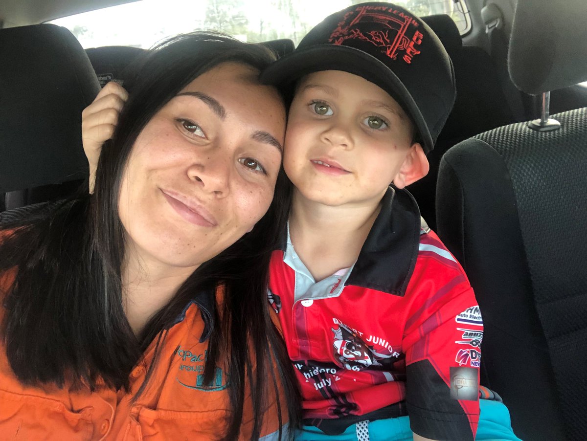ASobsessions's tweet image. My tiny boy loves his mumma!

Waiting in the car for my biggest boy whilst he is at football training, then to drop them with their Nanna so I can shoot to night shift.

#mining #mumlife #footballmom