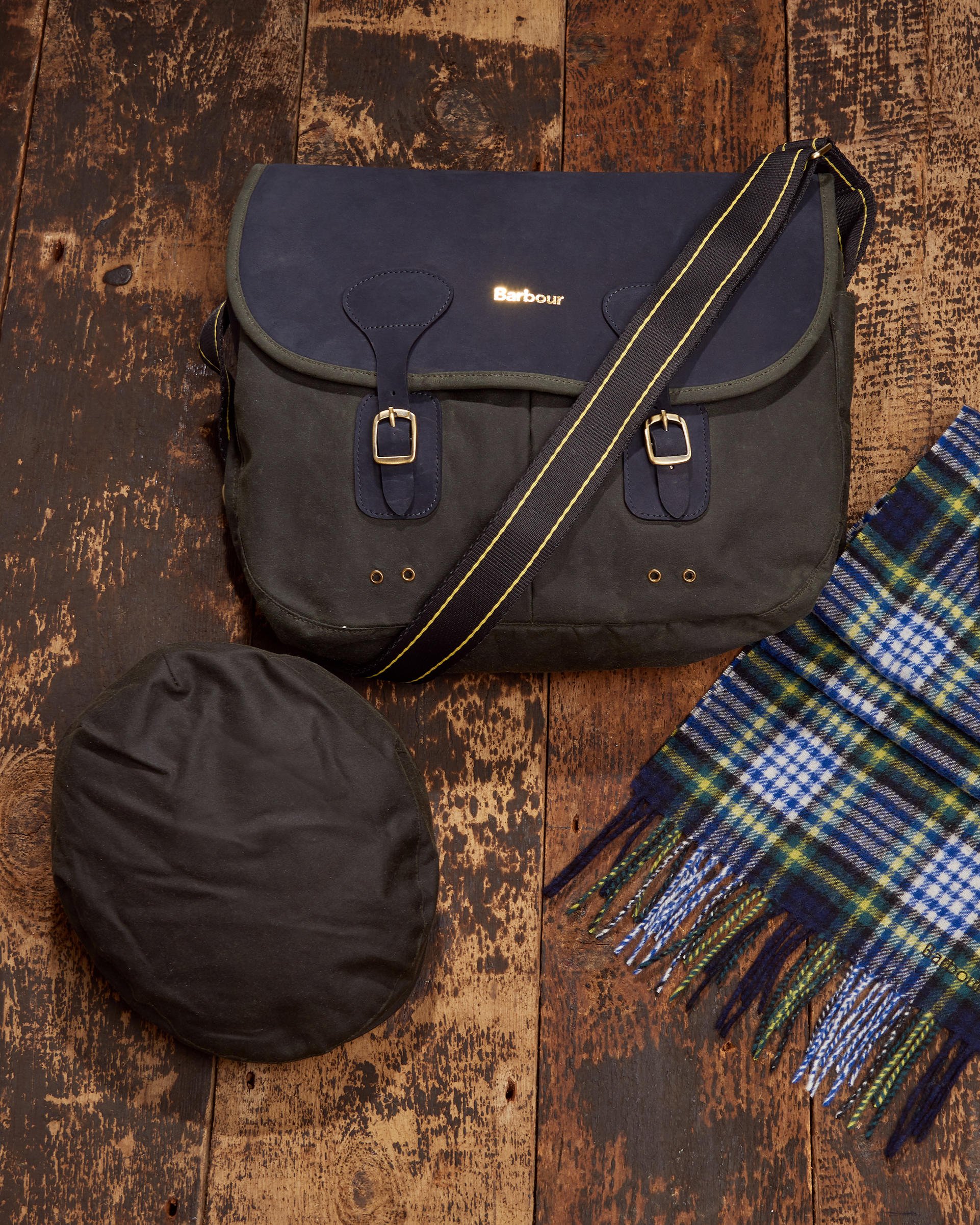 Barbour wax tarras bag 2025