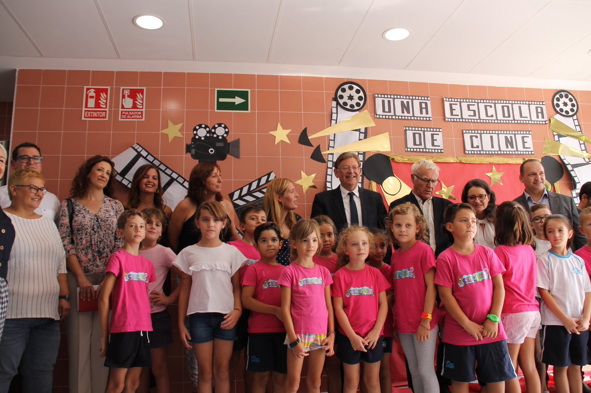 SanGomezLopez's tweet photo. 🎒📚Molta emoció i il·lusió i el més important, cares de felicitat dels xiquets i xiquetes i del professorat que hui comencen al #Nou103 a #València. Deixem arrere els barracons i donem la benvinguda al nou col·legi amb aules dignes. Esta es la política que suma #LEducacióQueSuma https://t.co/YO9YjHsiPi