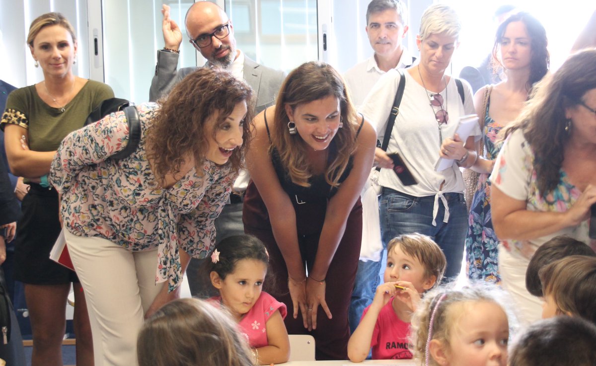 SanGomezLopez's tweet photo. 🎒📚Molta emoció i il·lusió i el més important, cares de felicitat dels xiquets i xiquetes i del professorat que hui comencen al #Nou103 a #València. Deixem arrere els barracons i donem la benvinguda al nou col·legi amb aules dignes. Esta es la política que suma #LEducacióQueSuma https://t.co/YO9YjHsiPi