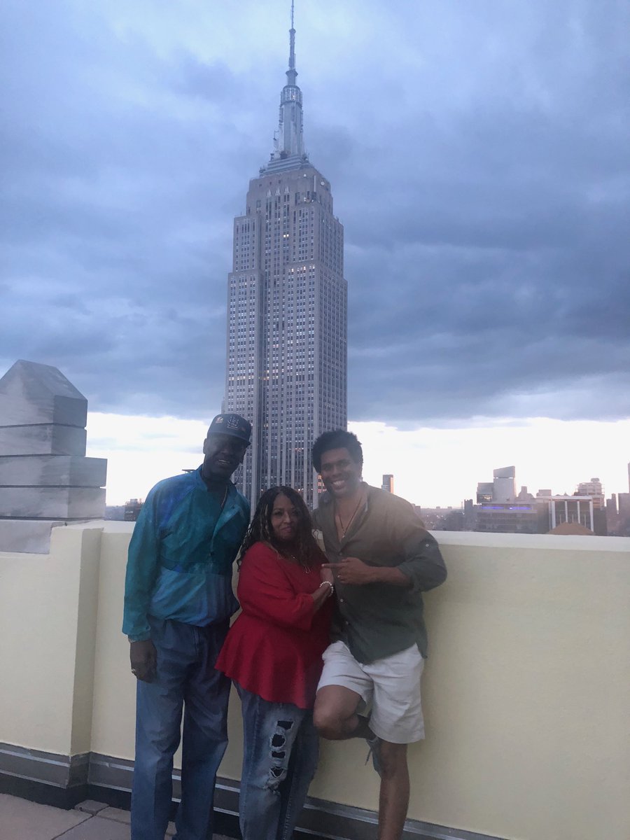 banananosekid's tweet image. About Last Night! A perfect end of summer evening on a NYC rooftop! ⁦@MikeSpinksjinx⁩ ⁦@jaysoncross⁩ #BoxingInterview #NYfashionweek