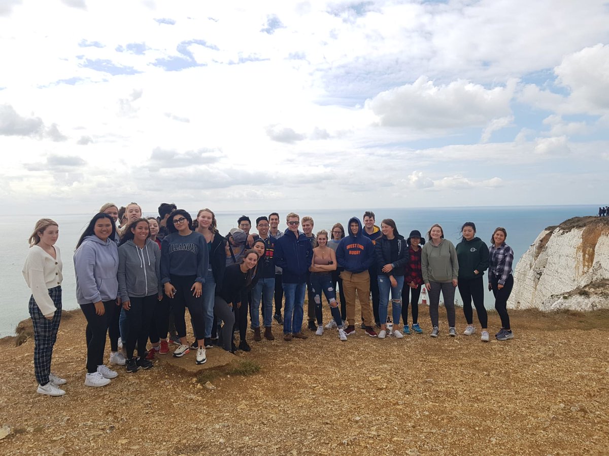 badercollege's tweet photo. It's the first day of classes at the Castle. Our students have explored the local area, signed up for clubs and intramurals, met the Faculty and been presented with their BISC scarves of course! Here's to a great term! #queensu2023 #BISClife https://t.co/U1s6fMpMId