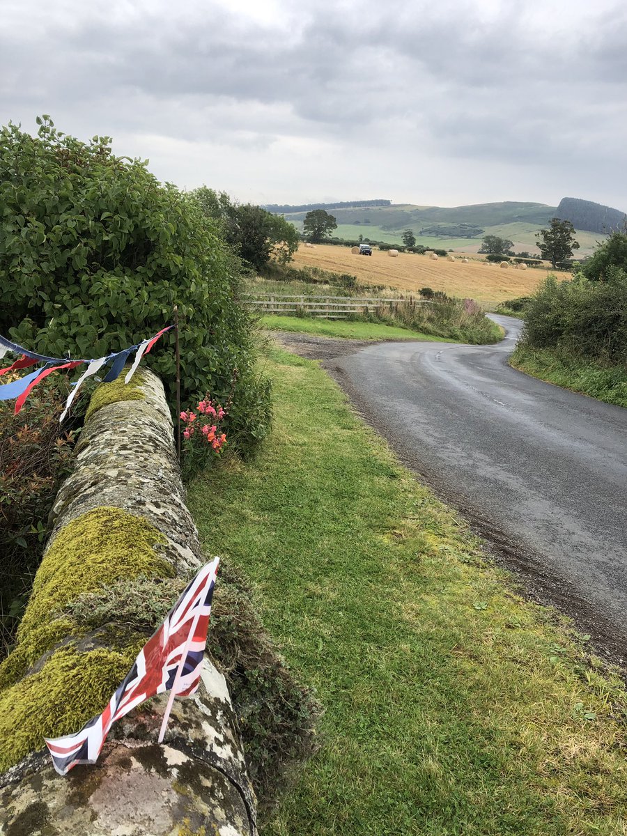 ChattonEdge's tweet image. And sharp bend #wetandslippy @TourofBritain