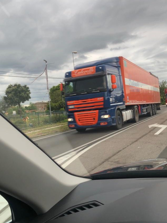 youadamoli's tweet photo. #Adamoliontheroad 🚛Inviateci le foto dei nostri #semirimorchi a marchio #Adamoli, le pubblicheremo sui nostri canali #social 🥰Un saluto a #AutotrasportiLuterottiAntonioSrl

#besocial #AdamoliItalianFloor #movingfloor #pianomobile #AdamoliRollingFloor #vasche #cassoni https://t.co/lRBycIPr0D