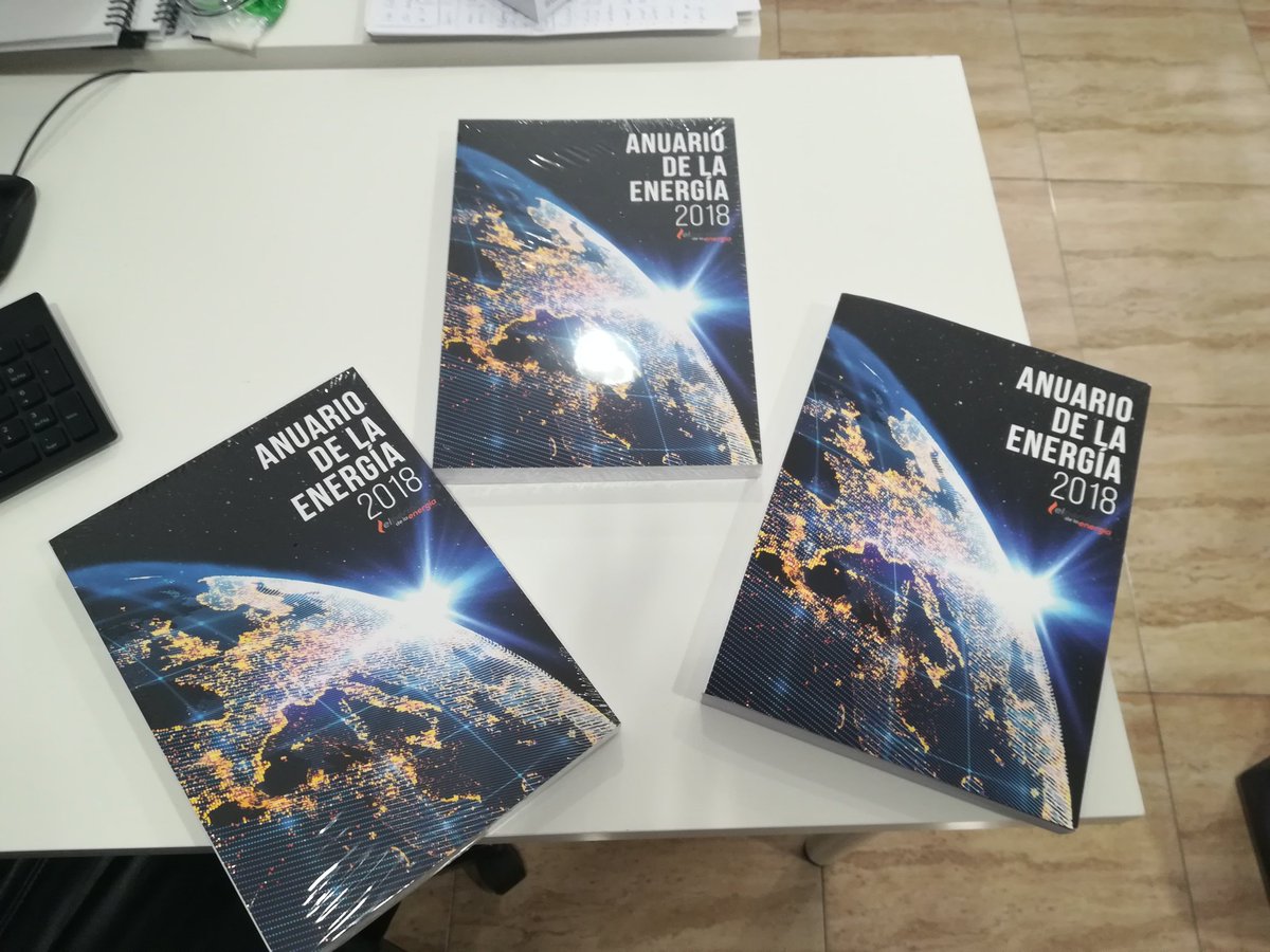 ingebau's tweet photo. Los amigos de @Per_Energia nos han regalado 3 anuarios de la energía en versión física .
Vamos a sortearlos el próximo viernes a las 13 a las 22 entre todos aquellos que retuteéis este tuit y seáis seguidores de esta cuenta. https://t.co/DzsR5v1uY2