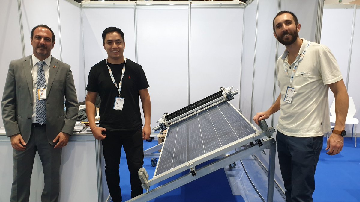 EmbaChileEAU's tweet image. El Embajador @j_daccarett acompaña a los emprendimientos chilenos @SolarTrackerCL e #IntiTech presentes en el @WECongress #Chile #COP25Chile