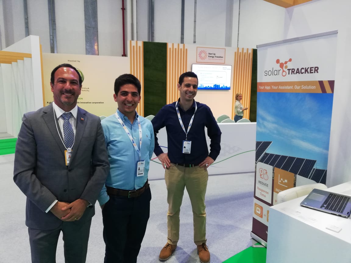 EmbaChileEAU's tweet image. El Embajador @j_daccarett acompaña a los emprendimientos chilenos @SolarTrackerCL e #IntiTech presentes en el @WECongress #Chile #COP25Chile