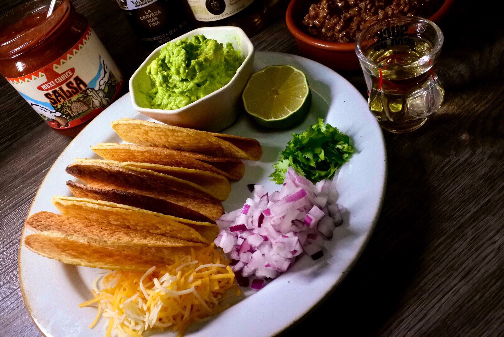 大刀 ザ 2日目東p40b 濃厚でスパイシーな肉にクリーミーなワカモレ 鼻をくすぐる爽やかなパクチーとシャリシャリと楽しい玉ねぎの甘み そしてそれらを包み込むメキシコの大地の如きトルティーヤが一体となり今 俺の口の中にサンタナが吹き荒れている