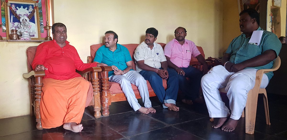 kantesh_ke's tweet photo. ರಾಣೆಬೆನ್ನೂರಿನ ಅಂಕಸಾಪುರ ಮಠಕ್ಕೆ  ಭೇಟಿ ಇತ್ತು ಪೂಜ್ಯ ಶ್ರೀ ವಚನಾನಂದ ಸ್ವಾಮಿಗಳ  ಆಶೀರ್ವಾದ ಪಡೆಯಲಾಯಿತು. https://t.co/8oj2ukJklG