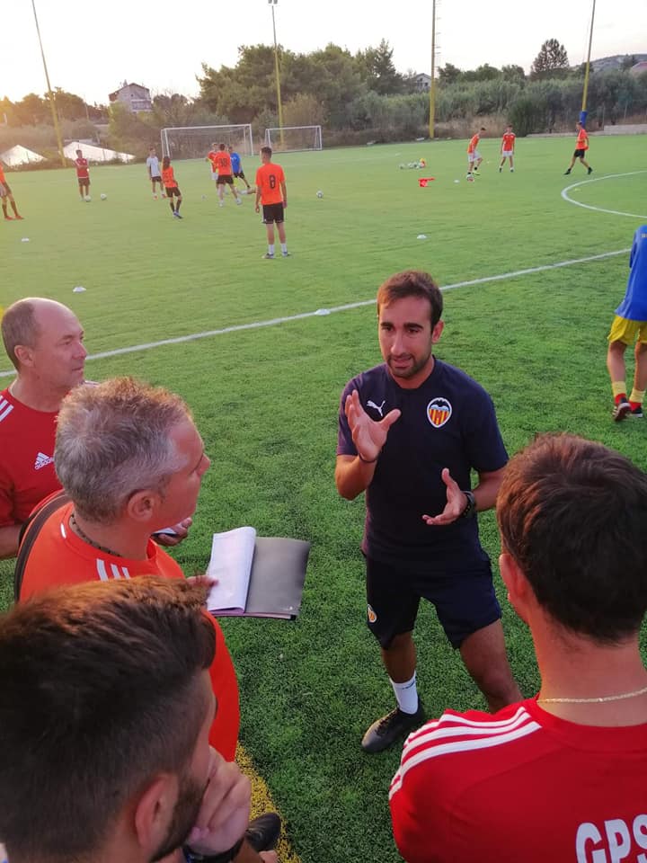 Elite Development Program (6-9 September). Four days with talented players. Trainings of high level and coaching education under the coordination of Miquel, coach of Under 12 of Valencia CF Academy