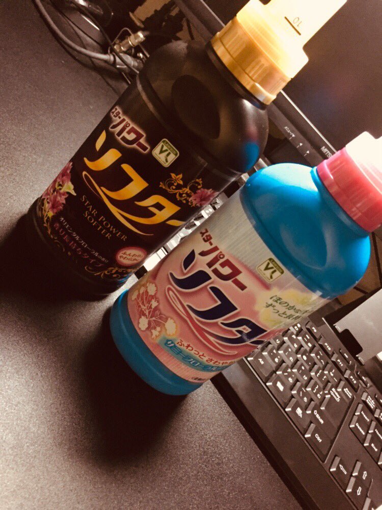 迅 100円ローソンの ダウニー並みの香り強めの洗剤 柔軟剤シリーズに新作が出ていたので迷わず購入 右のblueが従来品 新作は 香り長持ち と書いてある 良い この洗剤と柔軟剤で洗うと洗濯後の洗濯機からも結構強めに幸せ臭がずっと漂うのでオススメ 迅 100円ローソンの ダウニー並みの香り強めの洗剤 柔軟剤シリーズに新作が出ていたので迷わず購入 右のblueが従来品 新作は 香り長持ち と書いてある 良い この洗剤と柔軟剤で洗うと洗濯後の洗濯機からも結構強めに幸せ臭がずっと漂うのでオススメ