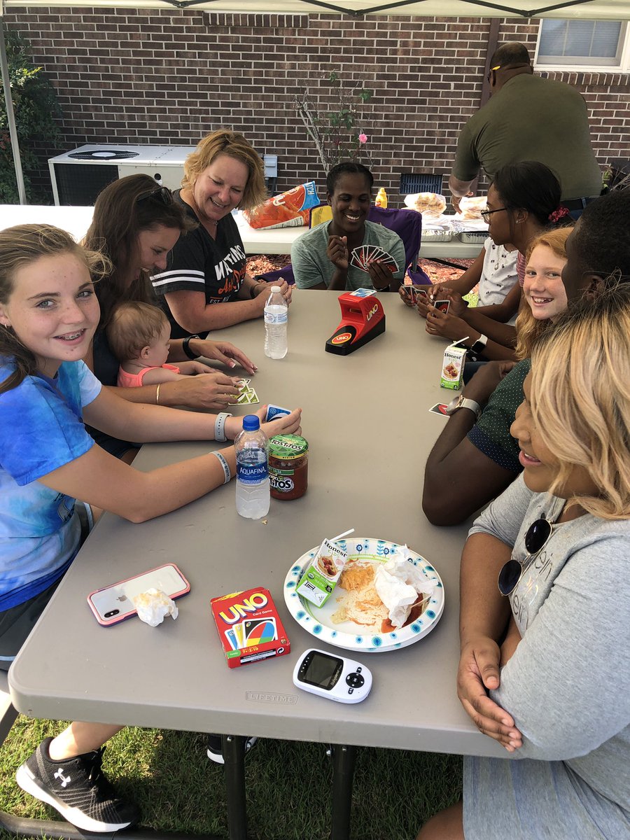 CaseyBrammer's tweet photo. Had an awesome time with my team and their families this weekend! Makes me excited to start the week @ecyellowjackets @Library313 @jessicaprayer #teamgr8 https://t.co/0vh4ohfqlV