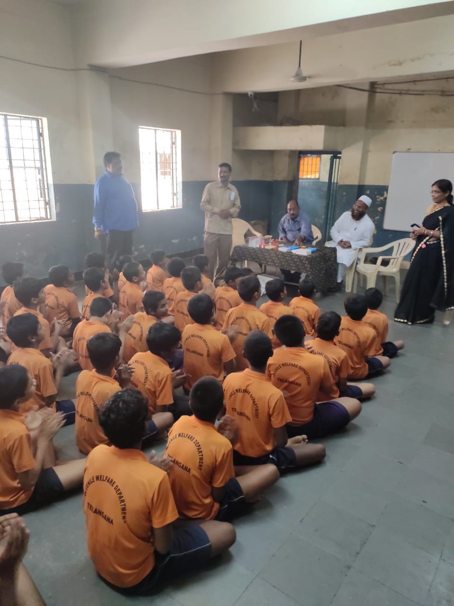 PayameInsaniyt's tweet photo. 07-09-2019
#AIPIF 
#TheMessageOfHumanityForum unit #Hyderabad #Telangana
ke through
 juvenile home Hyderabad me kuch medicine  deye gai. Juvenile home ke suprendent ne medicine ke phone kiya tha

#Humanity
#HumanityFirst 
#ServeHuman https://t.co/npiqXyv9pG