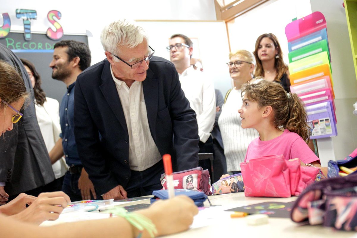 AjuntamentVLC's tweet photo. 👦�� Participem en la inauguració del curs escolar 2019-2020 🎒 al nou CEIP 103 que obri les seues portes desprès d'un llarg procés de reivindicació culminat hui gràcies a la col·laboració entre administracions, amb la voluntat ferma de dignificar la nostra escola pública.📚👧 https://t.co/9Fntrgj3mT