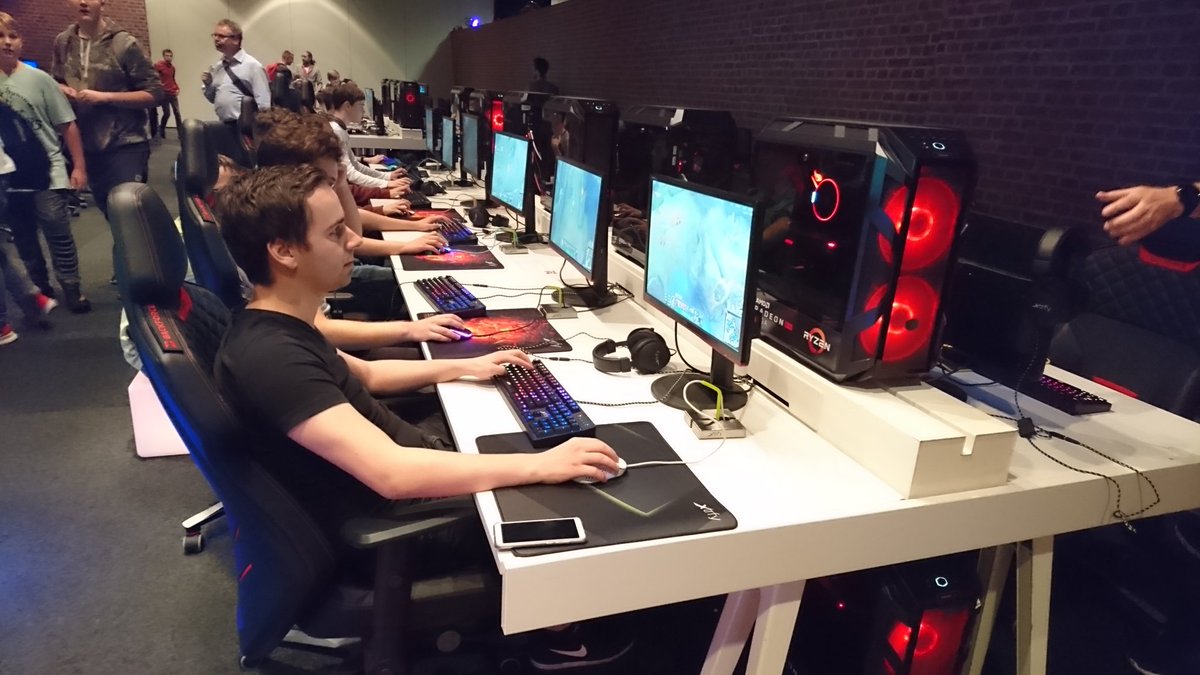 _YIFA_'s tweet photo. #League_of_Legends gegen @EisohneWaffeLOL? Das gibt's bei uns noch bis 17.30 Uhr in der Young IFA WG in Halle 15.2. Kommt vorbei und macht mit! 
#YIFA https://t.co/JJThxF1gng