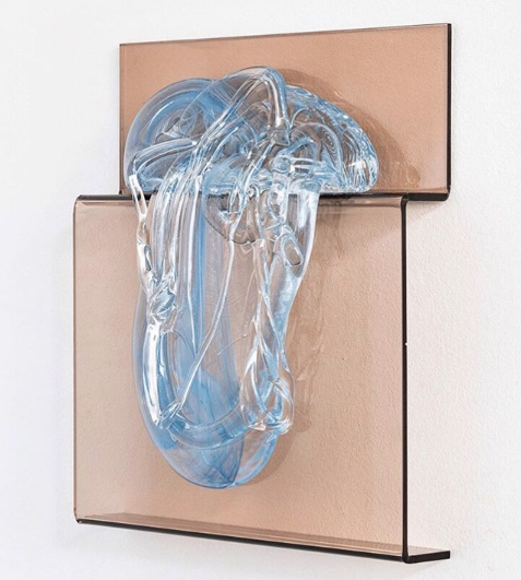 100sculptors's tweet photo. There is a subtle, unnerving tension to the work of Gabriele Beveridge. Hand-blown glass perches precariously atop steel armatures. @gabrielebeveridge @thamesandhudson #100sculptorsoftomorrow #gabrielebeveridge #thamesandhudson https://t.co/4UbgUGi1tV