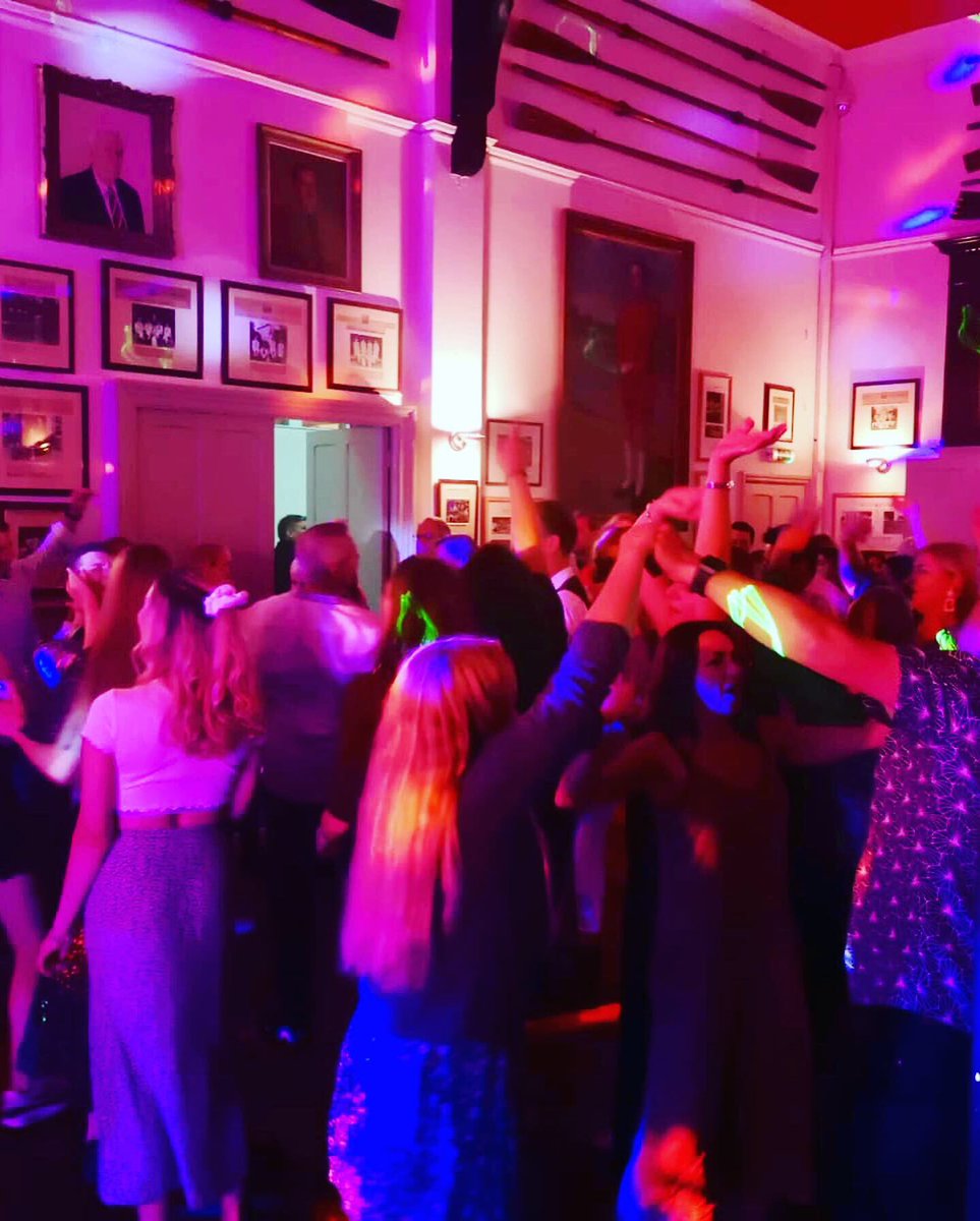 Our lovely repeat client Susie, celebrating her OWN big birthday at #ThamesRowingClub ”.. the music was once again brilliant. Please thank everyone on my behalf. I really appreciate their dedication and style!! Susie”  😘🤘🏼#partyband #birthdayparty #eventprofs #luxuryevents