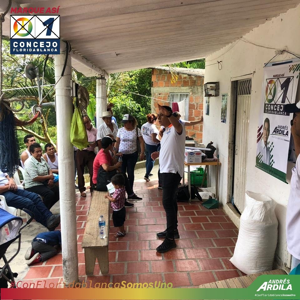 Andresnardila's tweet photo. 🏘Nos encontramos desde  la vereda Helechales, visitando a sus habitantes.

Por que con Floridabalanca todos somos uno.

#partidodelaU #confloridablancasomosuno #municipiodefloridablanca https://t.co/Vcj0EnbleD
