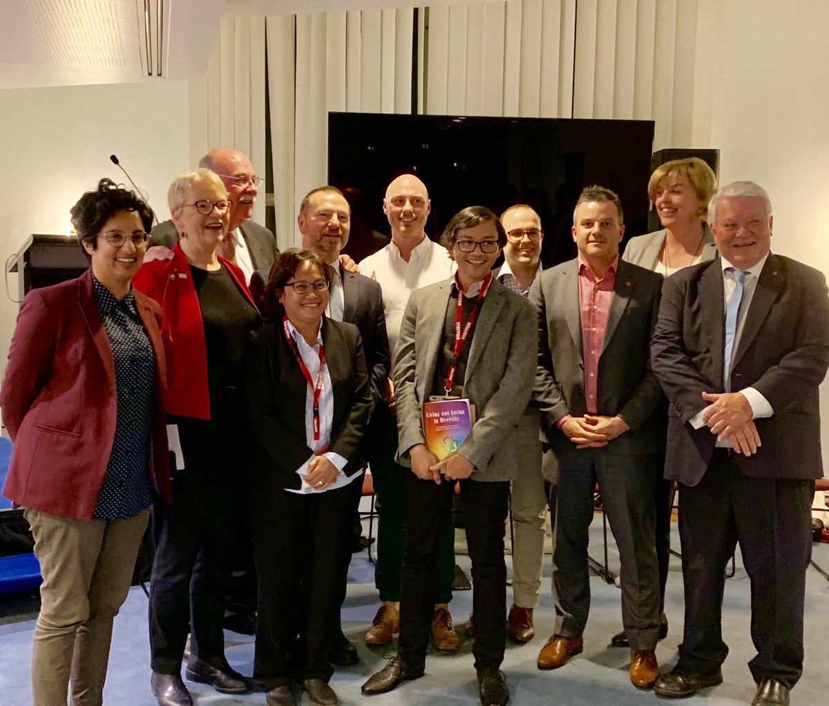 I MC’d the Parliamentary Friendship Group for LGBTIQ+ Australians event tonight for LGBTIQ+ people of faith and heard from 6 incredibly courageous, wise and intelligent people about how the proposed Religious Discrimination Act could impact their lives and communities. Thanks all
