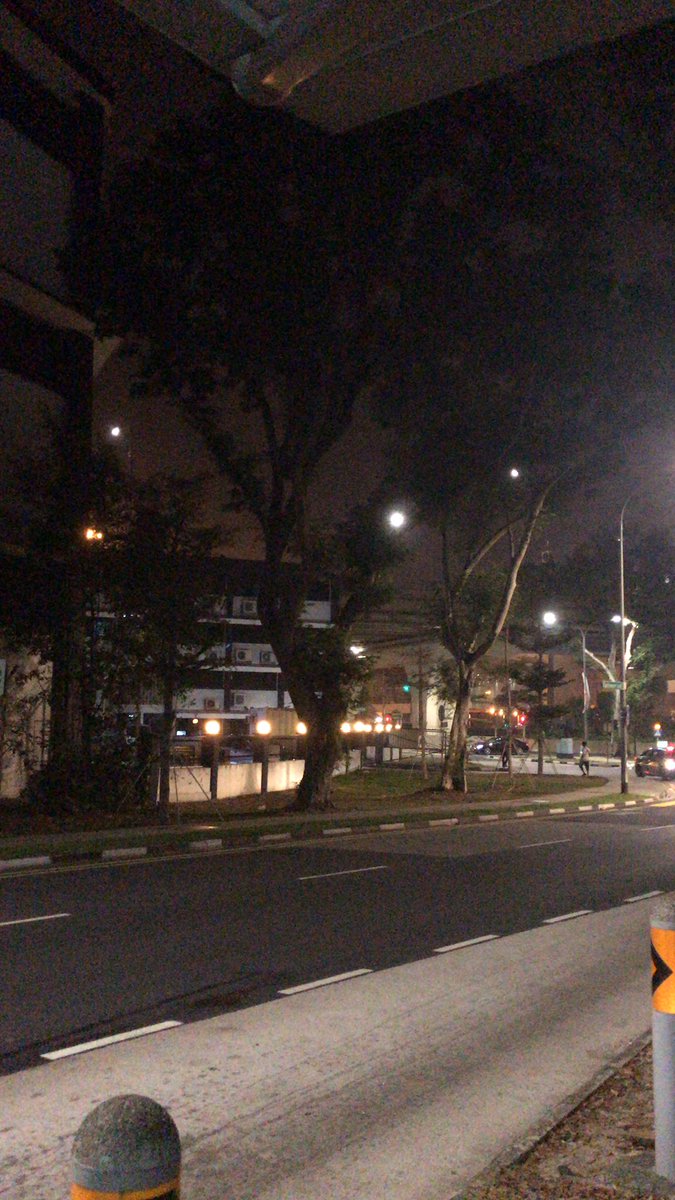 LikeAMugger's tweet photo. Hope one day I can go home on time. 😂 https://t.co/5hGyhaKBBm