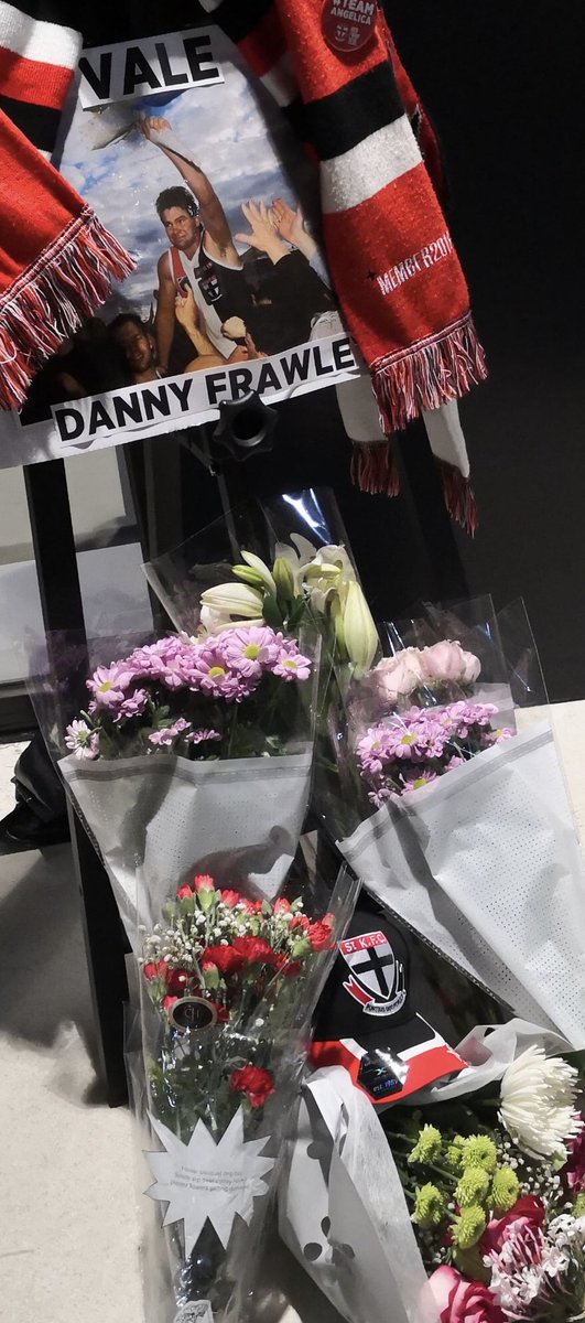 PrideSaints's tweet image. We went down to Moorabbin and laid some flowers to pay respect to Danny Frawley tonight..
All our Saints footy family is hurting tonight but through the tears we remember Spud with a smile!! #RIPDannyFrawley