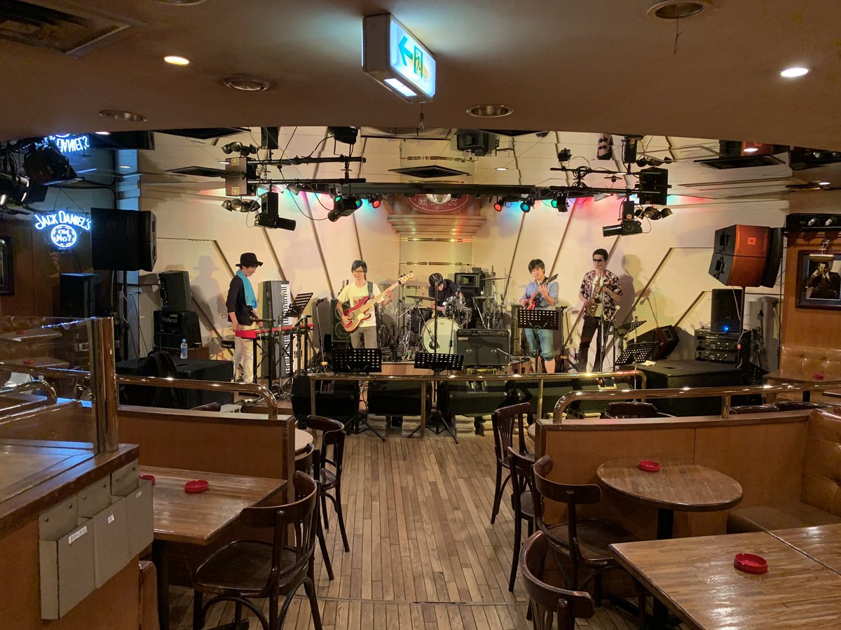 2perstar_Daisy's tweet photo. 昨日は、錦糸町ヒューズボックスライブありがとうございました!!!
めちゃ素敵なところでライブさせて頂き、めちゃ久々な方に再会出来、めちゃ素晴らしいパフォーマンスかまされてる方がいて、ハッピーな1日になりましたとさ🤤♪
#egomoderato #錦糸町ヒューズボックス #AOR #CITYPOP #JAZZ #FUNK https://t.co/iOPVM7PDKd