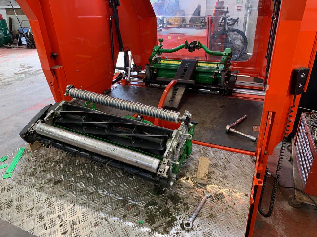BernhardCompany's tweet image. While the players are on the course practising, we have been busy grinding  those John Deere units @GleneaglesGolf for perfect quality and playability #sharpeningsolutions #keepingsharp #tournamentsupport Good luck to all