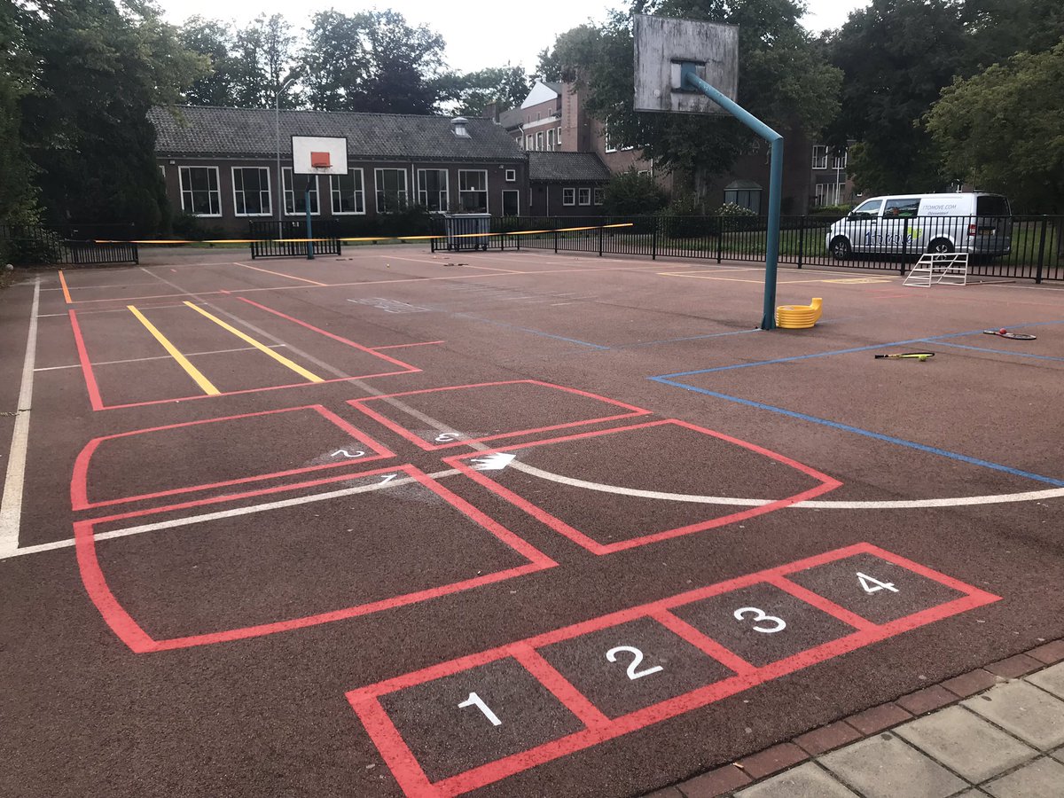 Eerste instructie Pauzesport methode van @BeweegWijs dit schooljaar op #vsokleinborculo in <a href="/Gem_Berkelland/">Gemeente Berkelland</a>. De 1e en 2e jaars mogen de rest van de week ook aan de slag in de pauzes o.l.v. onderwijsassistent van school zelf. De eerste pauze was al een groot succes! #investeren