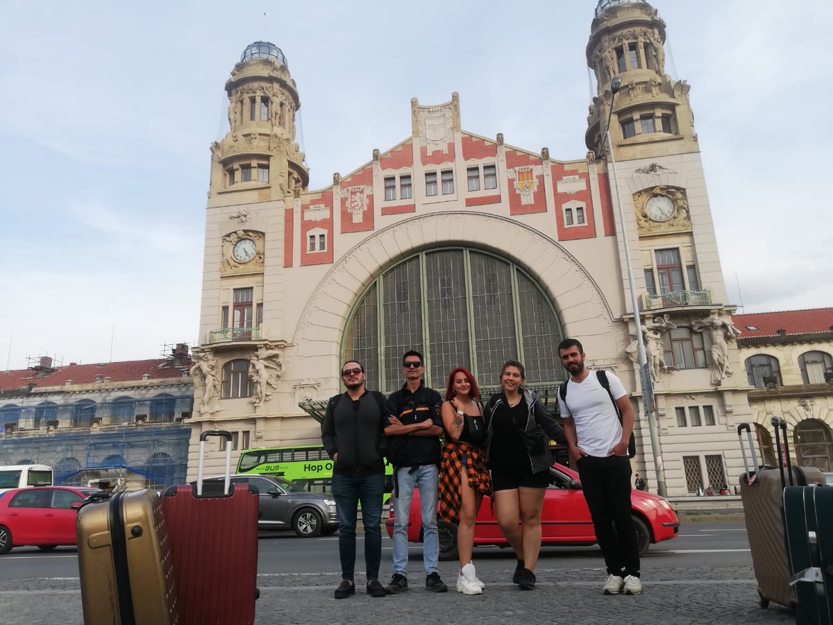 Geleceğimizin teminatı olan gençlerimize inanıyor, güveniyor ve destekliyoruz...Özgün bir gençlik meclisi modeli olan Döşemealtı Gençlik Meclisimiz (DÖGEM) ile 70 gencimize Avrupa fırsatlarından yararlanma imkanı sunduk.