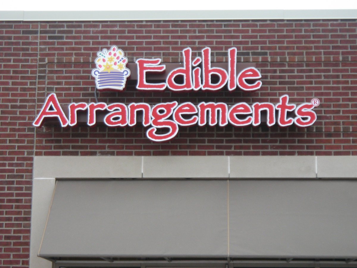 SARKenosha's tweet photo. Did you know: Nearly 70% of consumers indicated that the quality of a business’ sign reflects the quality of the business? Upgrade your signage to attract new customers! #signarama #growyourbusiness #freshsignage https://t.co/4zmPtR2OGF