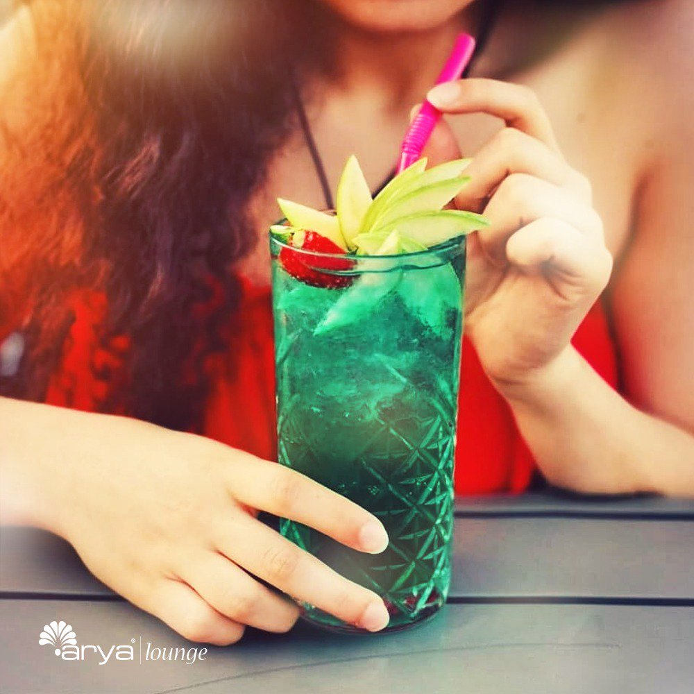 Rengarenk kokteyller ile Pazar keyfi'ne ne dersiniz? 🍹😍
• • •
Want to enjoy Sunday with colorful cocktails? 🍹😍
• • •
#AryaLounge #AryaCocktails #kokteyl #ice #icecocktail #İstanbul #Turkey #Sultanahmet #Sunday #Pazar #drinkup #glass #drink #drinks #slurp #tagblender