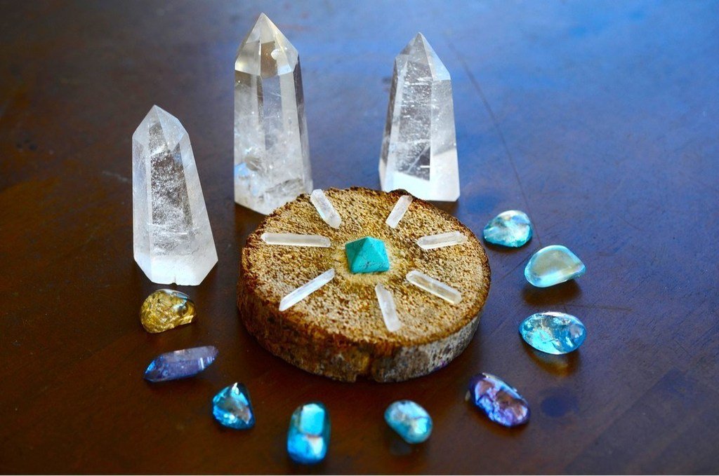 Crystal Grids Can Help You Heal And Stay Protected sco.lt/5rifya