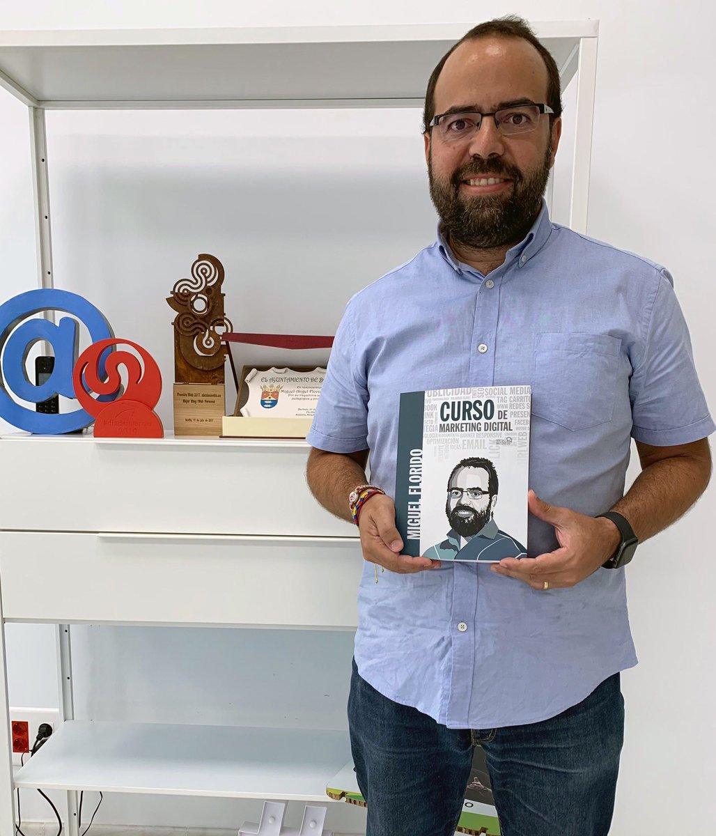miguelfloro's tweet photo. Muy pero que muy feliz os presento mi primer libro en papel "Curso de Marketing Digital". Muchas Gracias a mi maravillosa mujer y a mi hijo, por la paciencia que me han tenido, y también a los grandes profesionales y amigos que en mi libro participan https://t.co/T3fSg0wxn7 https://t.co/KwDJSKpVn6