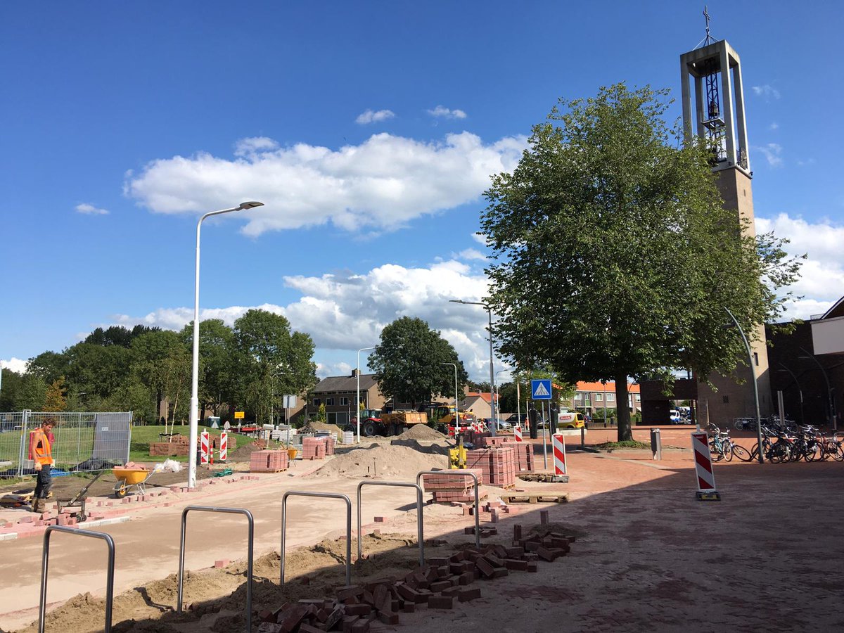 De Helling tussen Het Diep en de Werfstraat-kruising is de komende weken dicht voor het verkeer. Er komt nieuwe bestrating en de weg, inclusief de kruising, wordt heringericht. De klus duurt tot en met dinsdag 15 oktober.