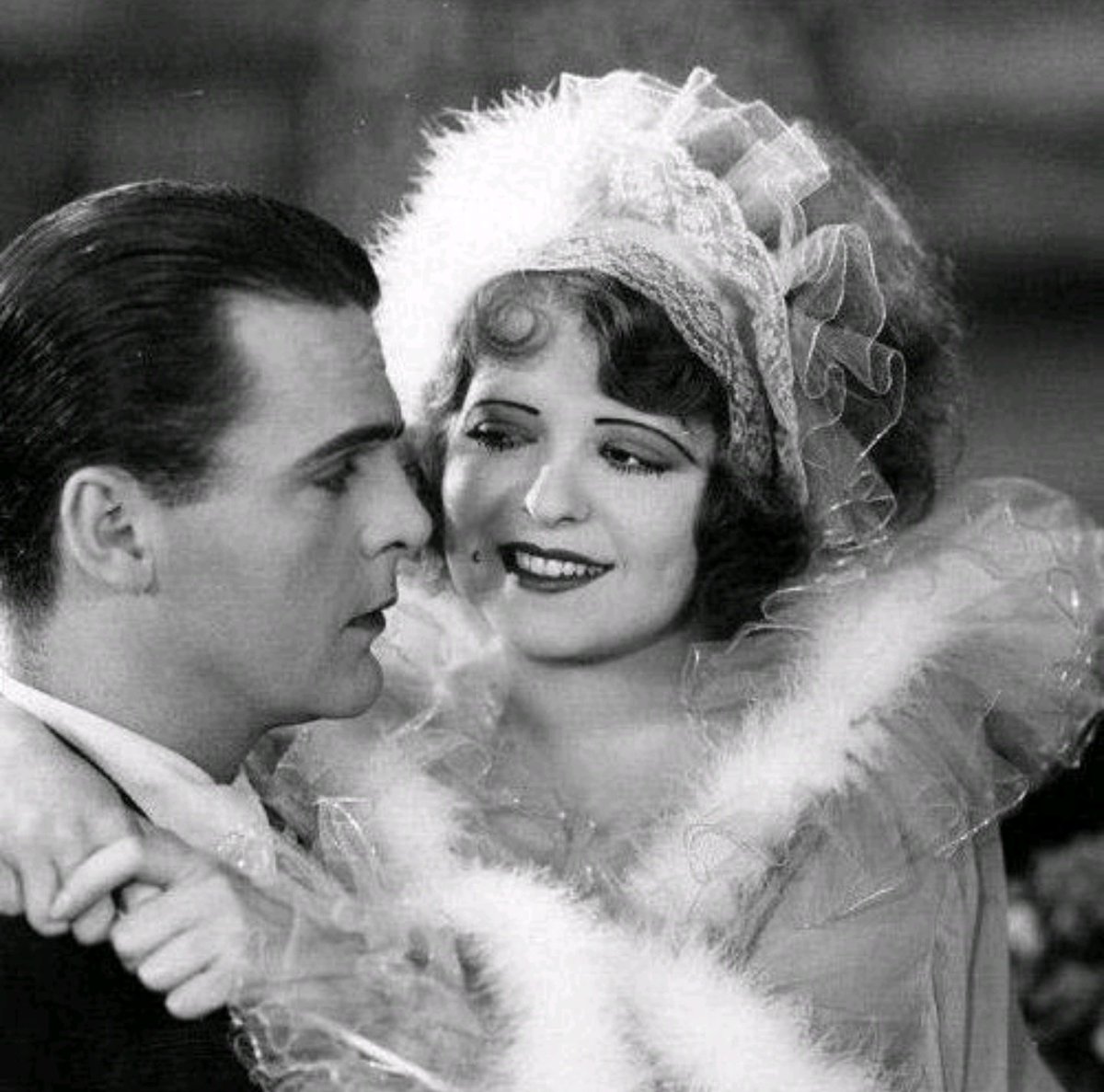 SilentRevue's tweet photo. #NeilHamilton and Clara Bow in "Three Weekends" 1928. #botd
#lostfilm #checkyourattics https://t.co/FDcCXjaiH6