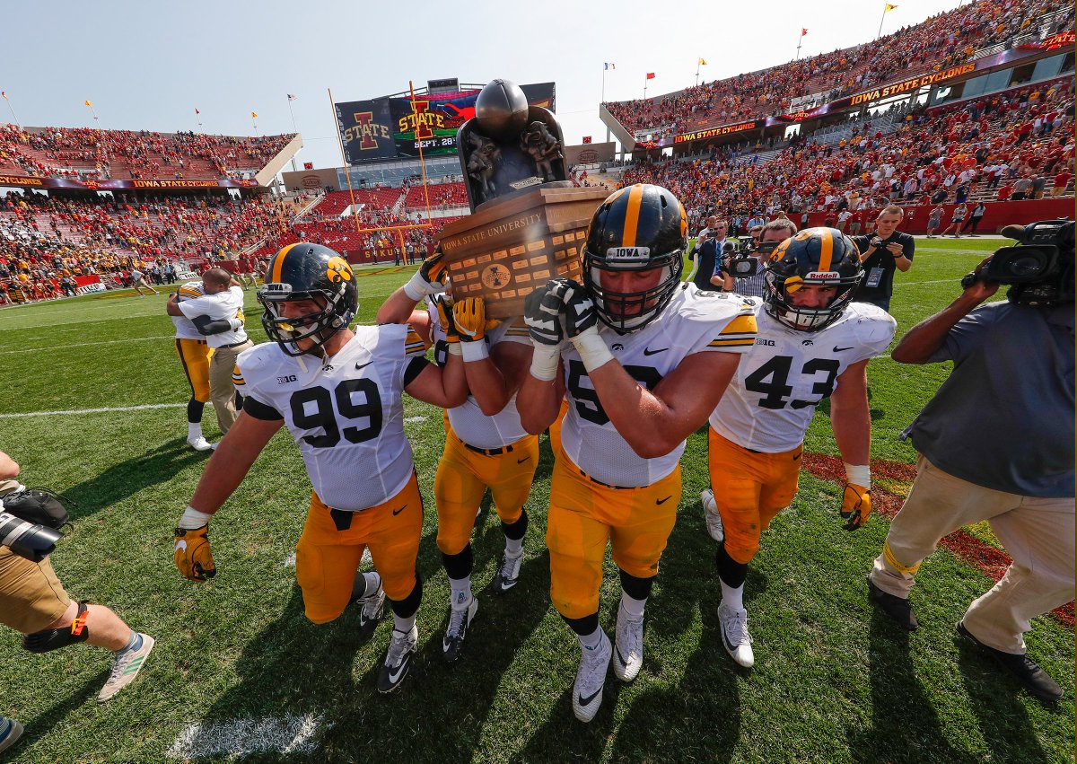 HawkeyeFootball's tweet photo. Trophy Week π | #CyHawk https://t.co/UmPvbPrMQJ