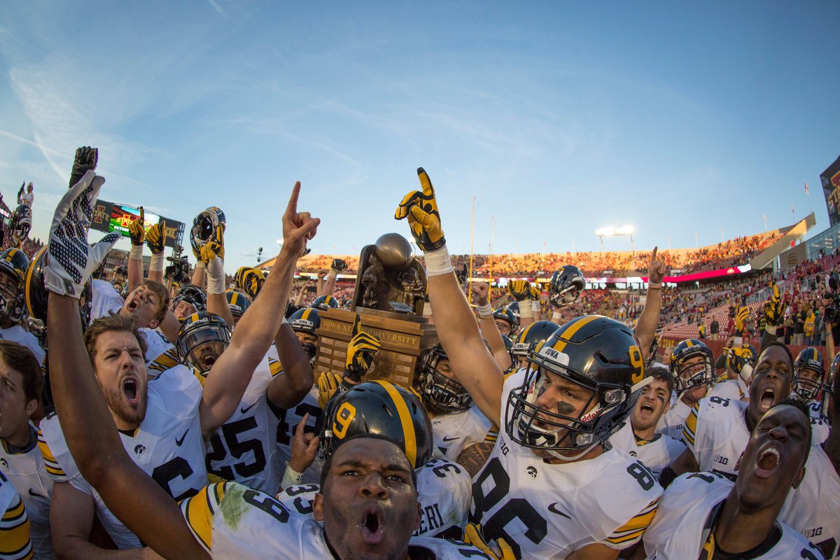 HawkeyeFootball's tweet photo. Trophy Week π | #CyHawk https://t.co/UmPvbPrMQJ