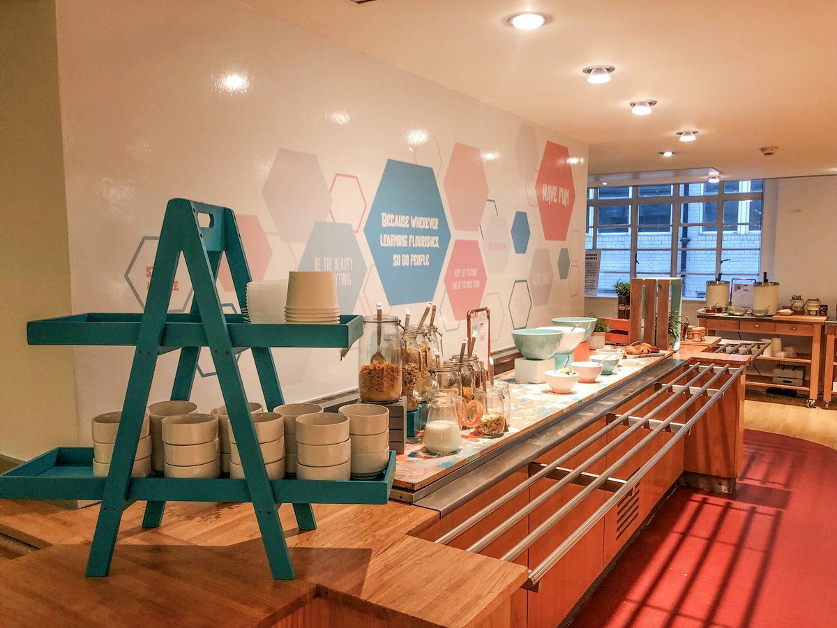 thelibrary_uk's tweet photo. 🤩🙀💥Our amazing team is all beautifully dressed up with their new uniforms... pop down at The Library restaurant #80Strand to see the transformation🤩🙀our Makeover SQUAD have done over the weekend
#londonstorey #welovethisbusiness #80strand #welovewhatwedo #wicked https://t.co/JEC3NLdS34