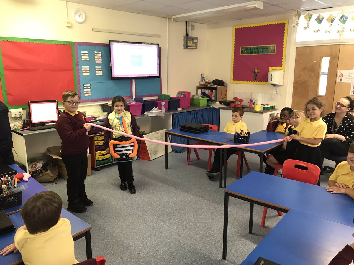 StAlbansSchool1's tweet photo. Blwyddyn 3 are exploring the body today. We are learning about the roles of our organs and how they work together to keep us healthy. Look how long the small intestine is! #SACPSSTEM #SACPSY3 #SACPSSCI https://t.co/wX8U3xnnYQ