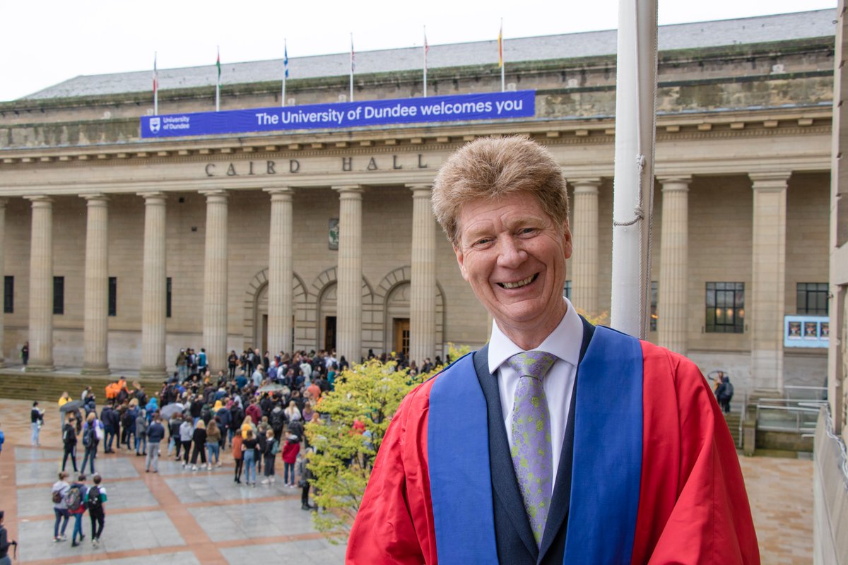 We are delighted to welcome @JimSpenceSport, former Law graduate and broadcaster-aficionado, back to campus as he takes up the role of Rector at the University 👏🎉
