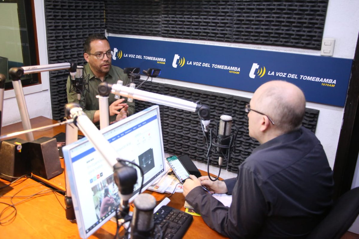 [CUENCA] El Ministro <a href="/juanfervelasco/">Juan Fernando Velasco</a> da a conocer las acciones que realiza esta Cartera de Estado a favor de la cultura y el patrimonio en la provincia y el país en entrevista en la Radio <a href="/tomebamba/">La Voz del Tomebamba</a>.
