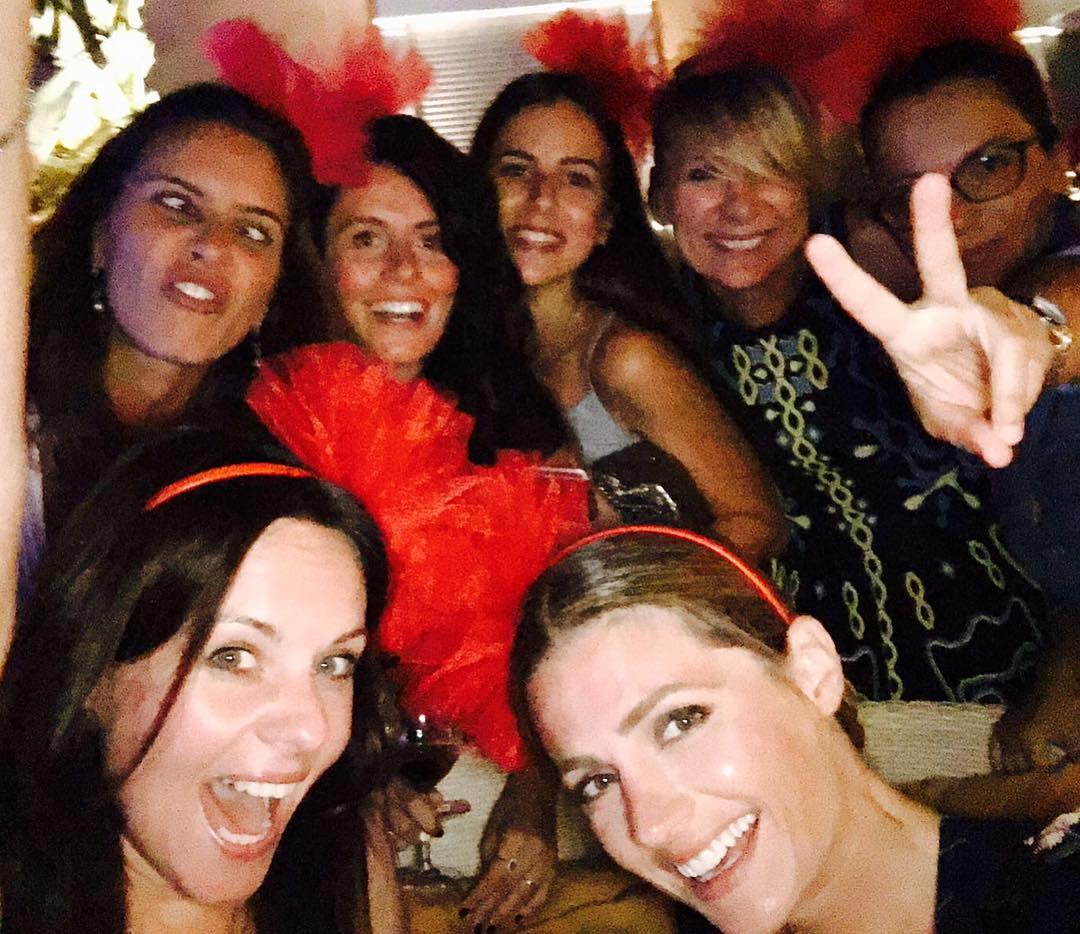 #MondayMemories 
  3 years ago #StanaKatic Ig pic
'... ❤️💙 #HennaNight #Congrats2DBrideNGroom #CulturalAdventure #WeddingParty #celebrateLOVE '  4/
instagram.com/p/BKJJzkcDLis/