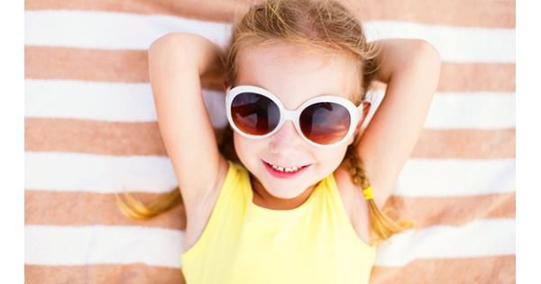 ourtechden's tweet photo. Did you let your kids go overboard with screen time this summer? Let TechDen ease your kids back to a healthy relationship with their devices. Check out these other great tips to re-establish a healthy media balance: https://t.co/UpYFrFjsHt

#techden #screentime https://t.co/21Vpct0dJ5