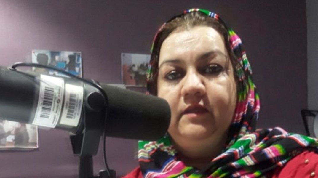 yanindayizder's tweet photo. Sediqa Sherzai #Afgan bir feminist. Afganistan'ın Kunduz şehrinde kurduğu radyo kanalı #RadioRoshani 'yi yönetiyor. Afganistan,kadınların evlerinden nadiren çıktığı bir "erkek dünyası". #Sherzai kadın haklarından söz ettiği yayınları nedeniyle Taliban'dan ölüm tehditleri alıyor. https://t.co/OiCaoyIunE