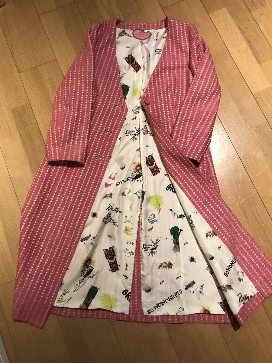 miyanoimouto's tweet photo. 古着のエトロのコートの裏地の可愛さに惚れ込んで激安で入手。
お直し屋さんでバブル時代の肩パットとでかい襟切り取ってもらったら最高に可愛くなった。
なんだこれ、冬が楽しみだ！
＃エトロ
#お直し
＃uptide https://t.co/GUQhnSzHIx