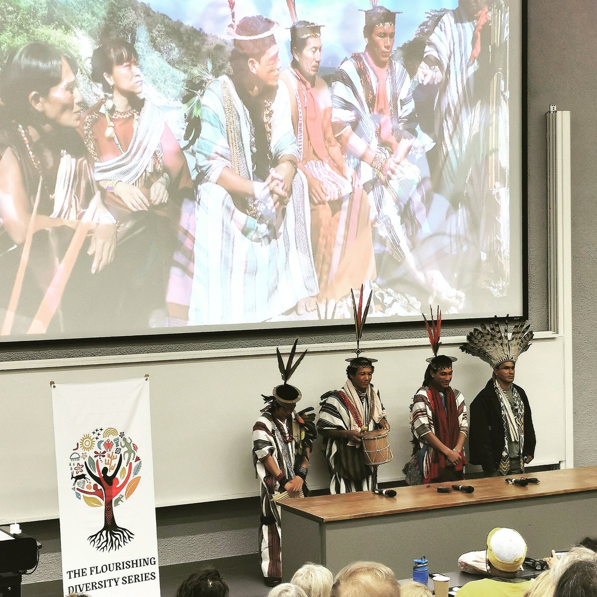 josephine_dash's tweet image. Spending a salient day thinking about shared humanity and the preservation of the planet... Rather than watching an addictive continuous newsfeed of hatred and destruction. #flourishingdiversity #dasharts