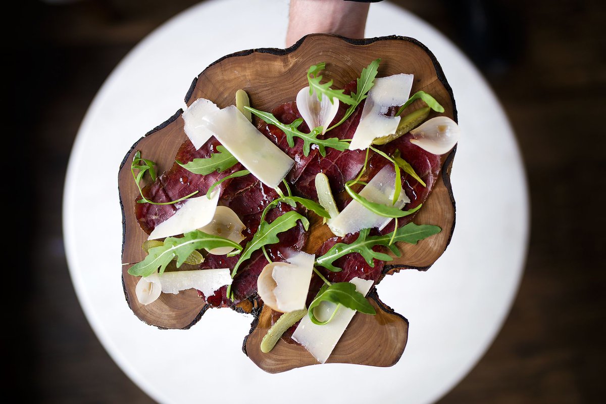 A fantastic starter on this season's evening menu is simple charcuterie style board with barrel-aged bresaola, rocket parmesan pickled onions and cornichons. A perfect way to fire up the taste buds. 🍴😍
#hixongreen #brunch #lunch #dinner  hixongreen.co.uk/?utm_source=Tw…