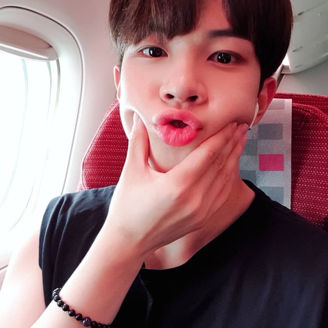 NFlyingItalia's tweet photo. [09.09.2019] 《Hweseung Instagram》Scatto delle guance
.
.
.
#엔플라잉 #NFlying #YooHweseung #guance #seletocchi #soffici #alcunevolte #puouscirefuoriunsuono #ppyog? https://t.co/PLGzURdDr0