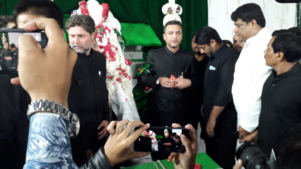 MirzaMlc's tweet photo. Today Habeeb e Millat Janab @imAkbarOwaisi Sahab Offered Nazrana e Aqeedat at #BargahEHazrathEAbbas #AzakhanaEZehra #AlawaESartauqMubarak @pathan_sumaya @Baqriadvocate https://t.co/qKujrgPh2B