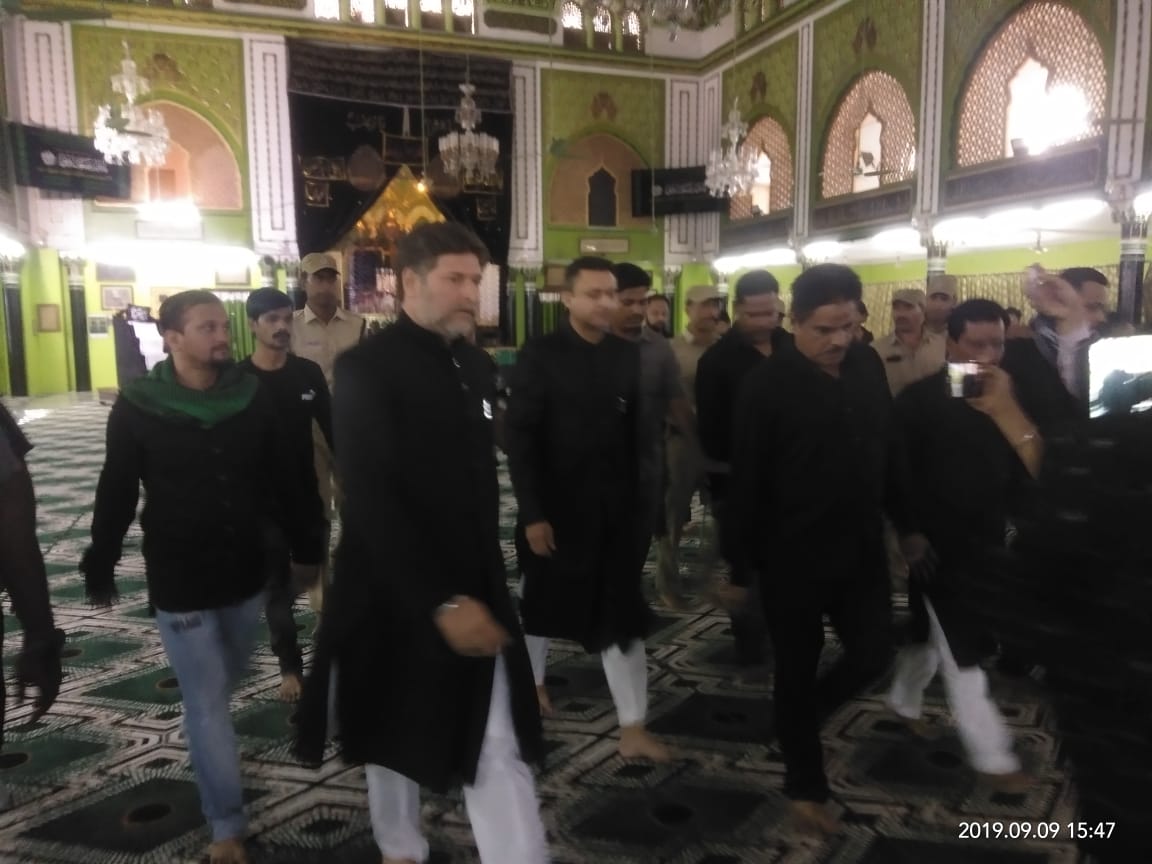 MirzaMlc's tweet photo. Today Habeeb e Millat Janab @imAkbarOwaisi Sahab Offered Nazrana e Aqeedat at #BargahEHazrathEAbbas #AzakhanaEZehra #AlawaESartauqMubarak @pathan_sumaya @Baqriadvocate https://t.co/qKujrgPh2B